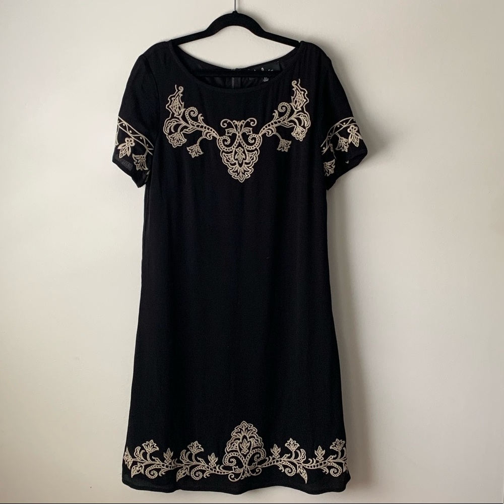 TALE TO TELL BLACK EMBROIDERED SHIFT DRESS XS